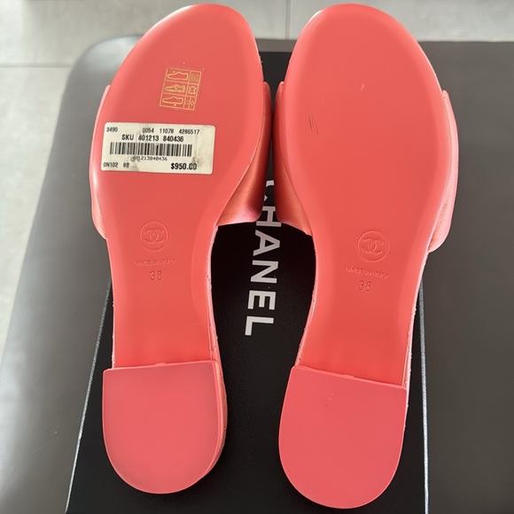 Authentic 22P Chanel satin sandals - Picture 3 of 12